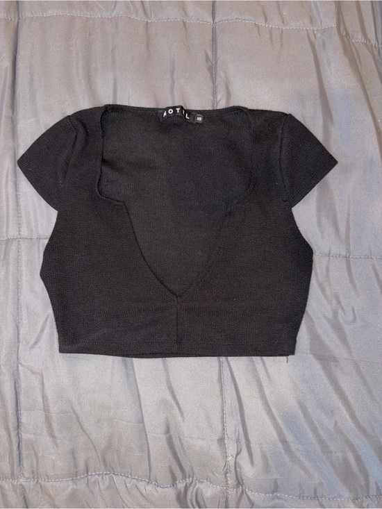 Motel Tops - Motel Black Deep V Notch Neck Crop Top XS